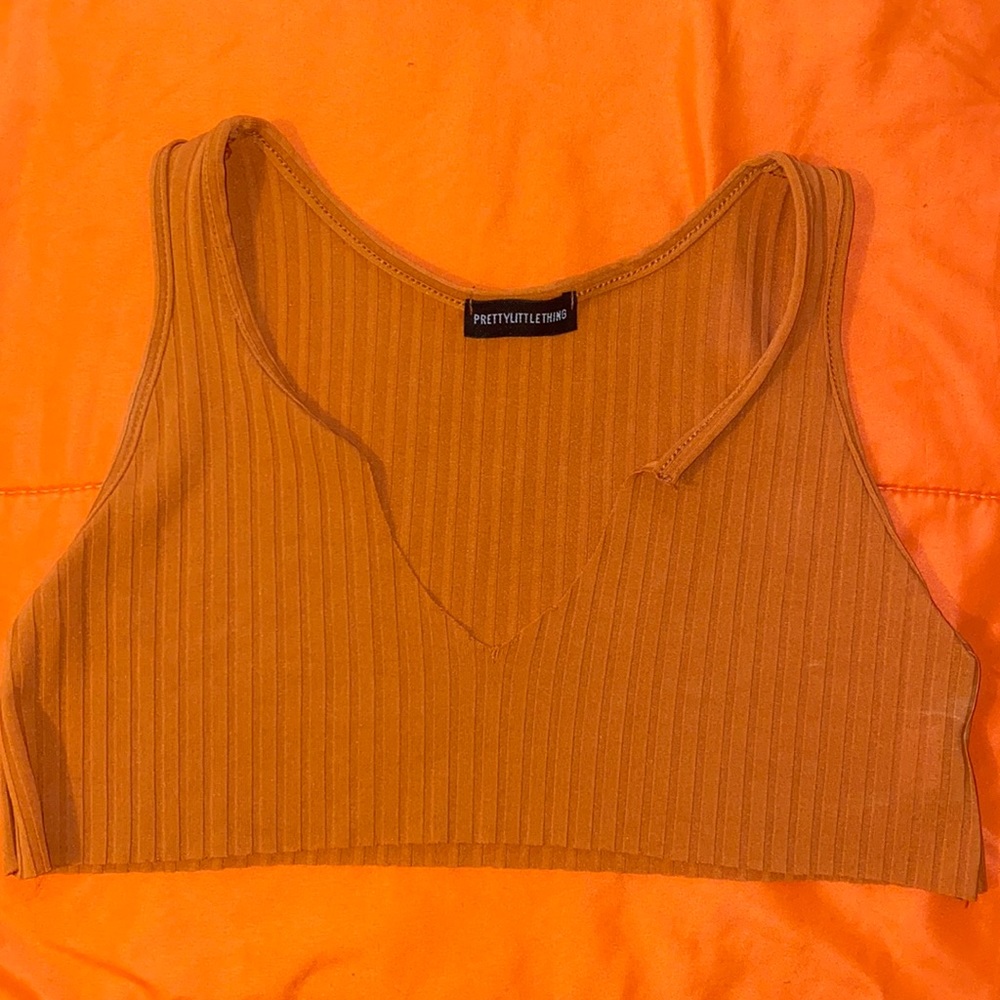 PRETTYLITTLETHING Crop Top